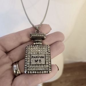 Parfum No 5 long necklace